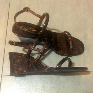 Brown Tortoise Wedge Women’s Sandal. Size 6.5